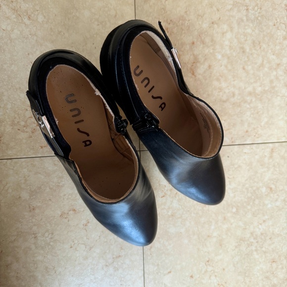 Unisa Black Heeled Buckle Booties - Picture 3 of 6